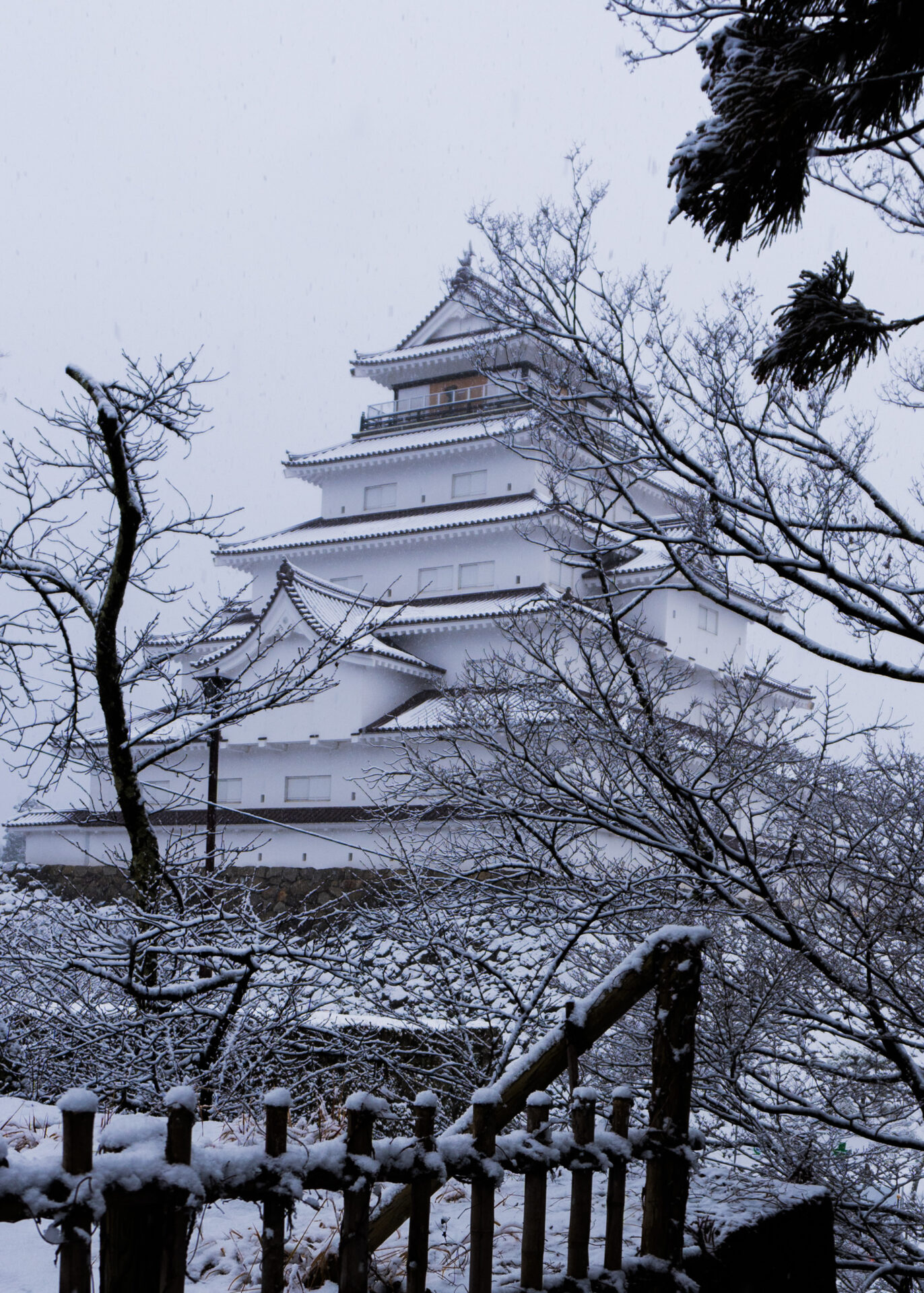 雪の鶴ヶ城（会津若松）